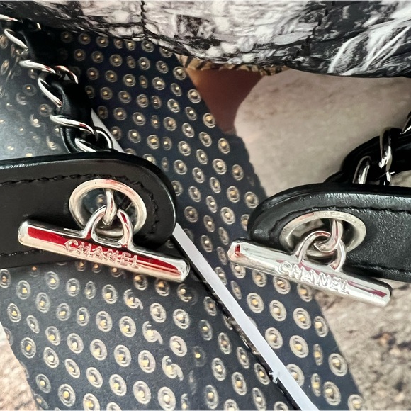 CHANEL authentic small nylon backpack - Picture 5 of 12